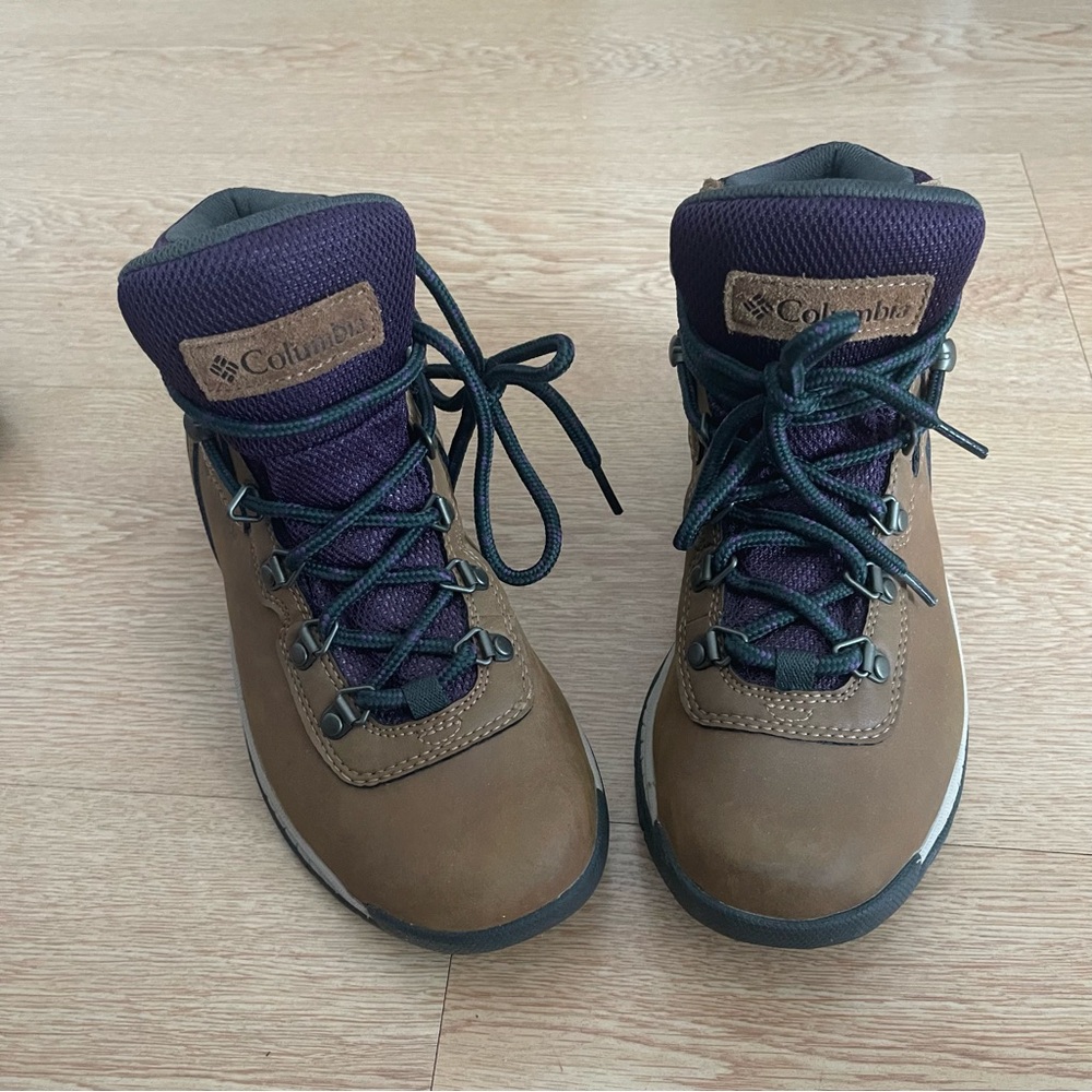 Columbia Brown  Boots